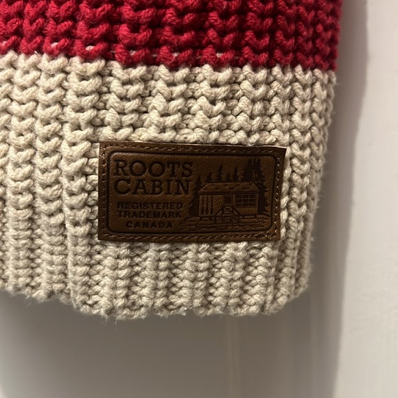 ✨ HOST PICK ✨ Roots Cabin Knit Sweater - Picture 2 of 4